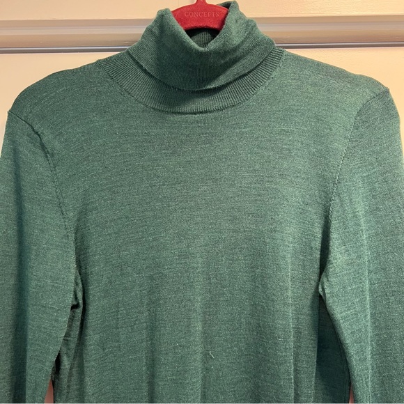 SUITSUPPLY Merino Wool Turtleneck Pullover Sweater, Emerald Green, XS - Picture 3 of 11